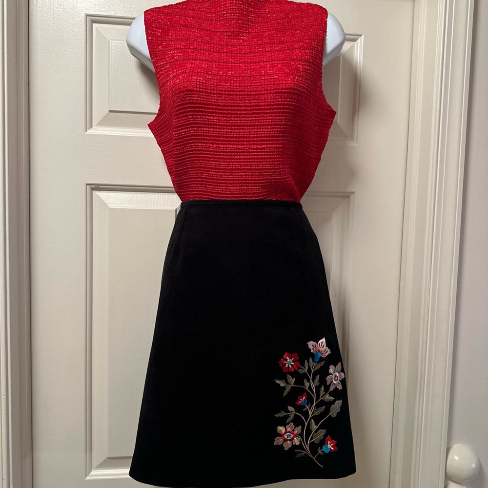 Black with embroidered flowers casual corner skirt size 12